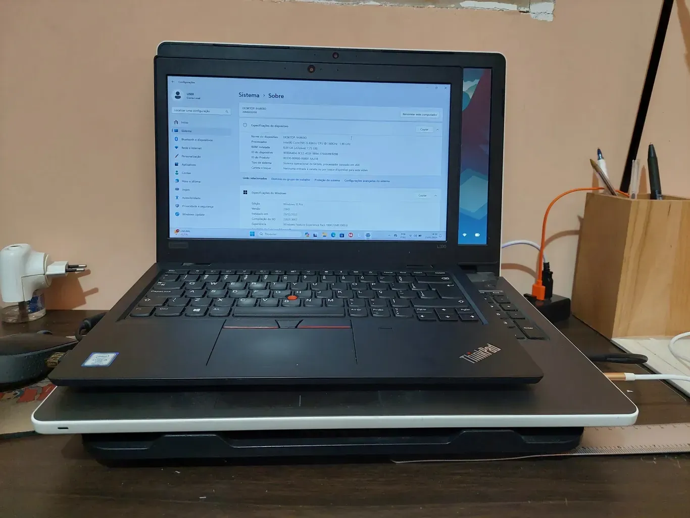 Comparando o Tamanho do Thinkpad L390 e o Inspiron 5558, de Frente