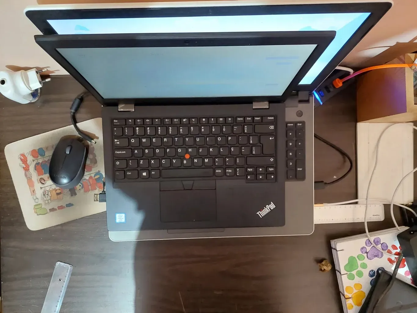 Comparando o Tamanho do Thinkpad L390 e o Inspiron 5558, de Cima